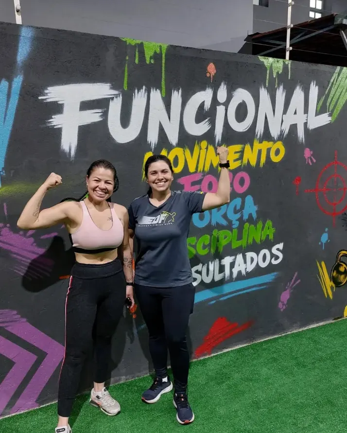 Alunas em frente ao mural do espaço funcional do CT São João